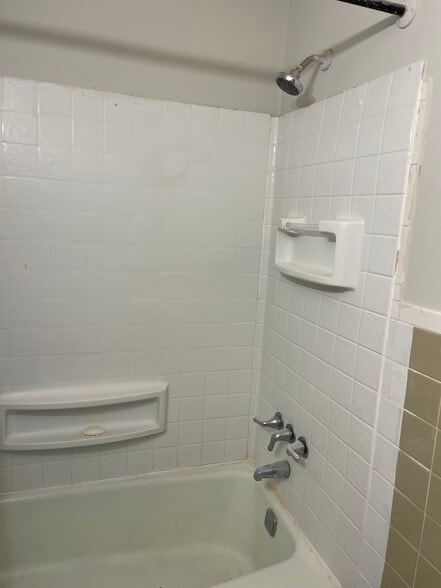 Building Photo - 4818 Unruh Ave