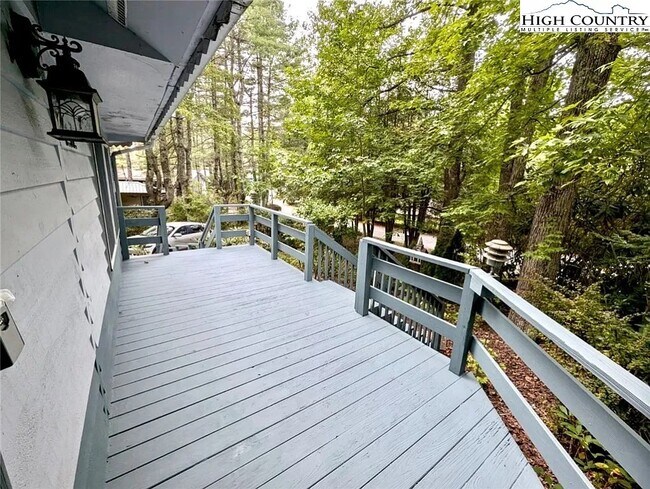 Building Photo - 252 Trillium Rd