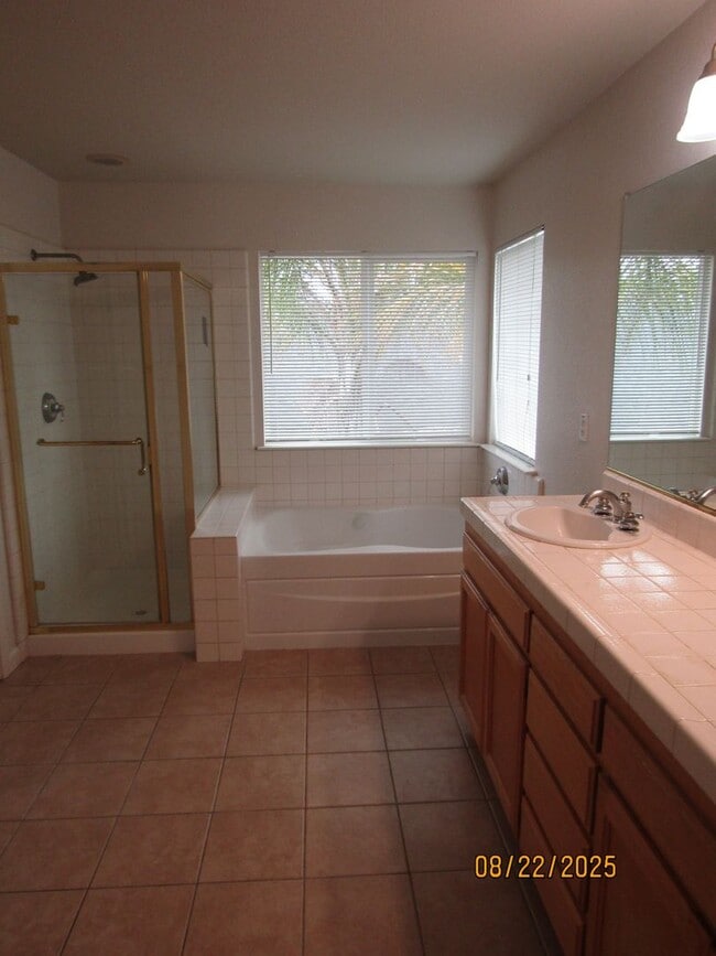 Building Photo - Beautiful Home Near Golf Course!! Brand ne...