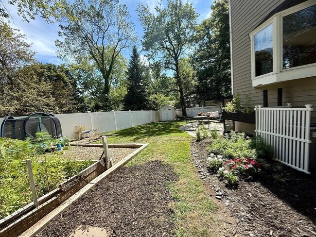 Building Photo - 51 Wildwood Ln