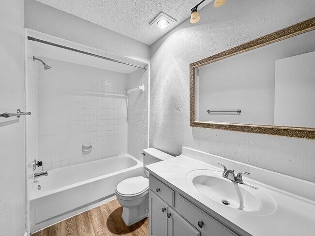 Building Photo - 8802 Deerwood Dr