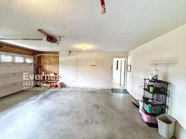 Building Photo - 3-Bedroom, 2-Bath Home with Modern Applian...