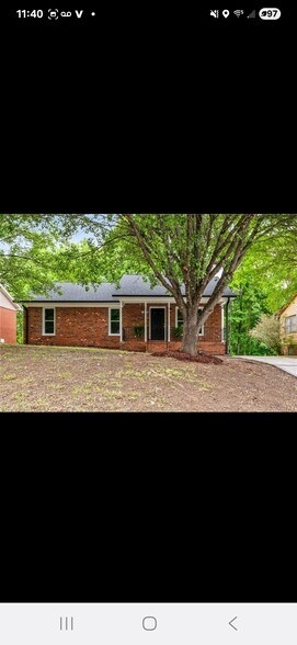 Main Entrance with covered porch - 1819 Bothwell St