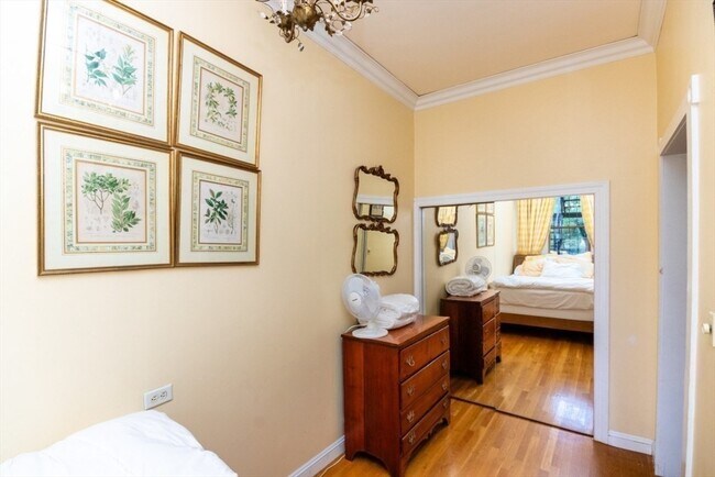 Building Photo - 164 Beacon St