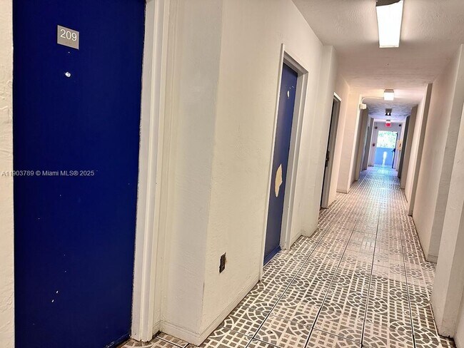 Building Photo - 2175 NE 170th St