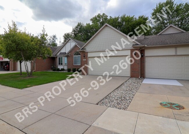 Building Photo - New Baltimore 2 bedroom 2 bath condo