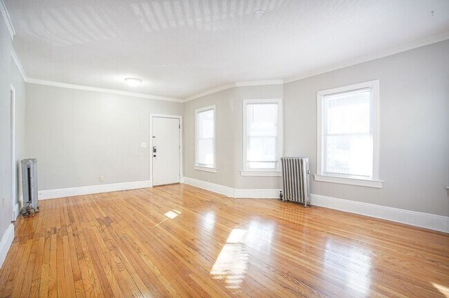 Building Photo - 824 Sumner Ave