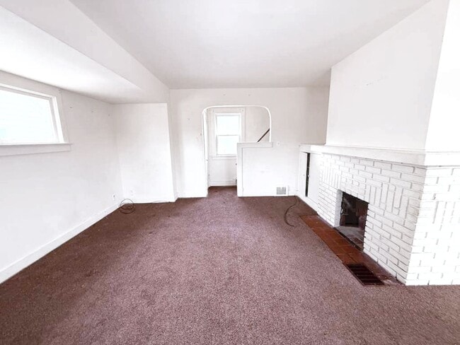 Building Photo - 3-BED, 1 BATH BEAUTIFUL SINGLE- FAMILY HOME IN MAPLE HEIGHTS!