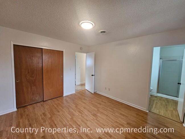 Building Photo - Spacious 3-Bedroom House with Gated Pool in Panorama Heights Coming Available Now!