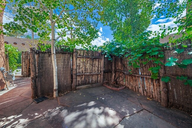 Building Photo - Santa Fe Charm in the Historic Guadalupe D...