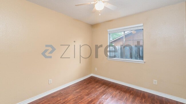 Building Photo - 4315 Lakebend W Dr