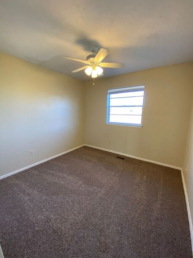 Building Photo - 3 bed 2 bath in Moore in Greenbriar Eastla...