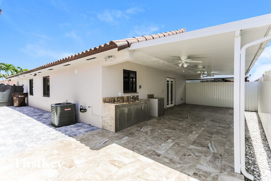 Building Photo - 2884 W 73rd Terrace