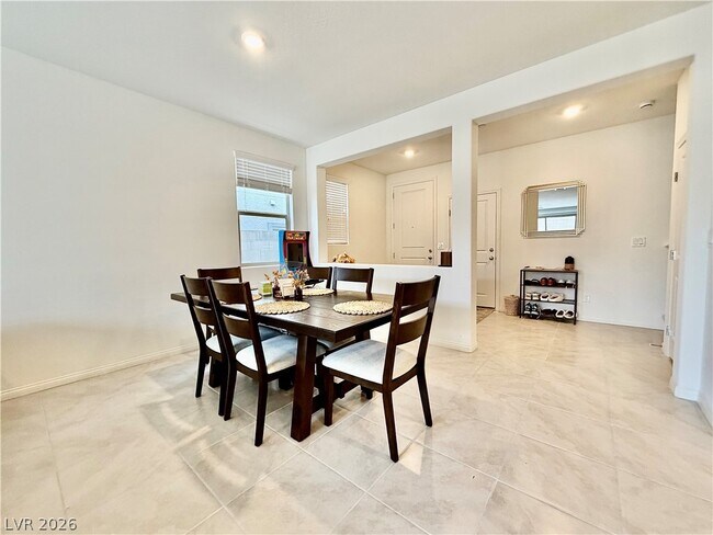 Building Photo - 11852 Black Canary Ave