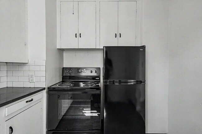 Building Photo - 19th 4-Plex - 000004