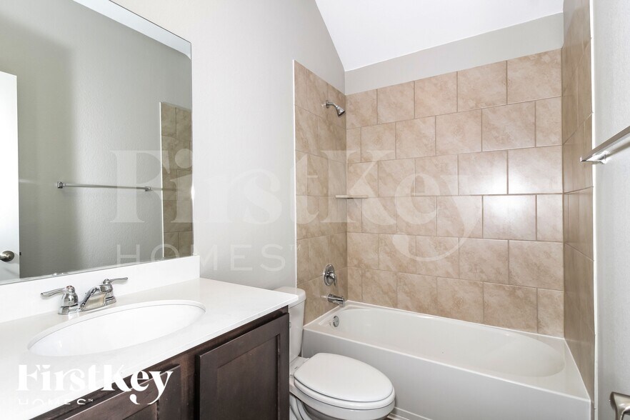 Building Photo - 117 Lazy Berry Way