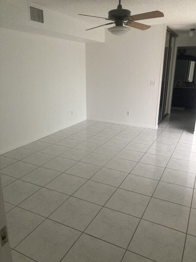 Building Photo - 775 SW 120th Way