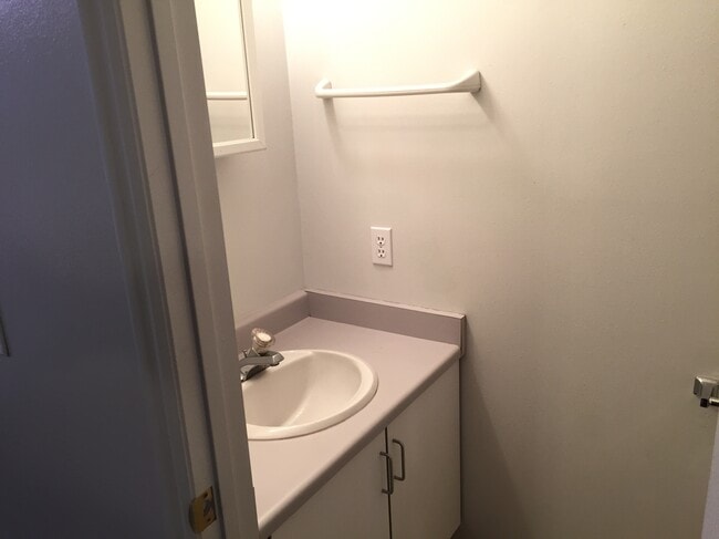 Building Photo - 156 W 1190 N