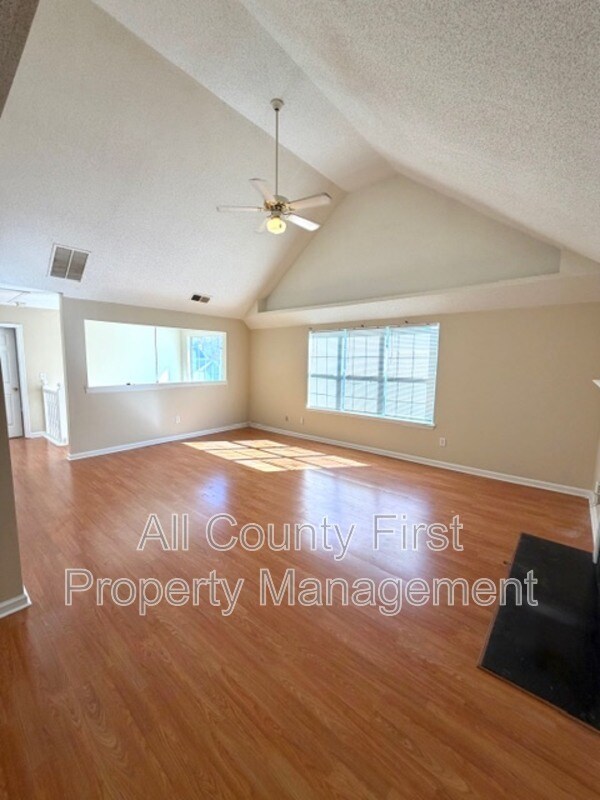 Building Photo - 2237 Hidden Creek Dr