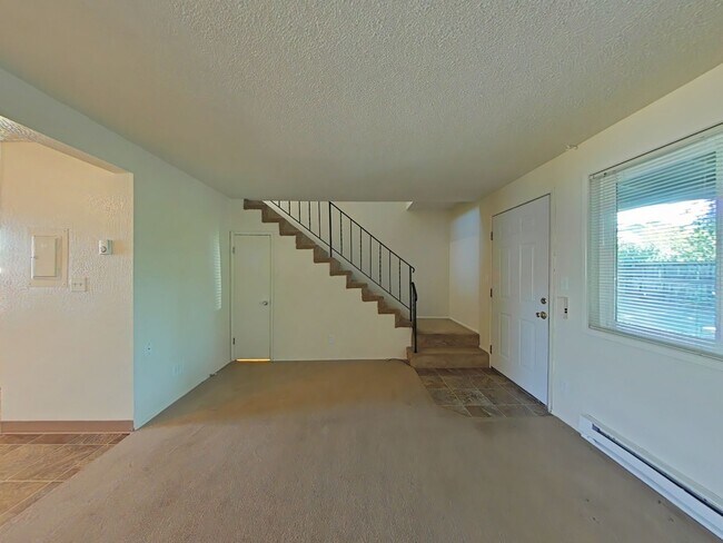 Building Photo - 2 Bedroom Apartment ~ Philomath ~ Small Pe...