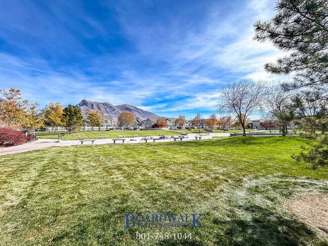 Building Photo - Spectacular 3 bed 2.5 bath in Highland