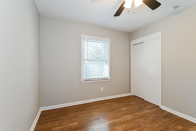 Building Photo - 1695 Myrna Ln