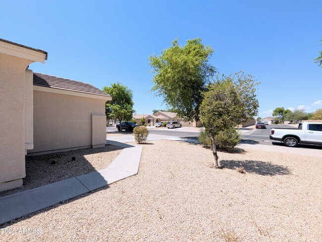 Building Photo - 13959 W Country Gables Dr