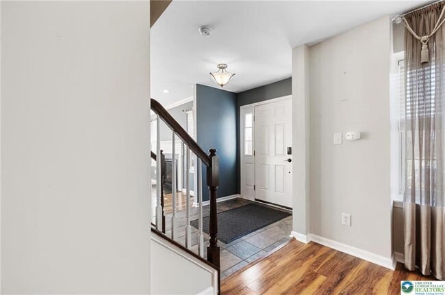 Building Photo - 5985 Saratoga Ln