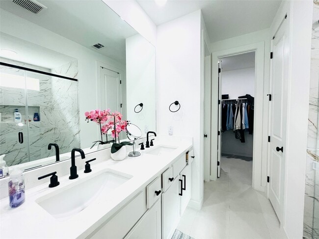 Building Photo - 27039 Flower Isle Ln