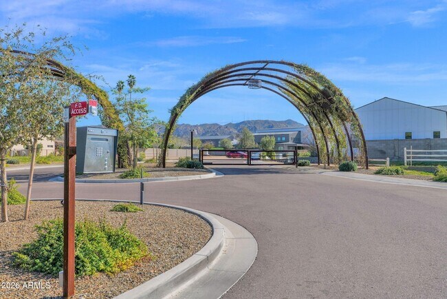 Building Photo - 8430 S 10th Ln