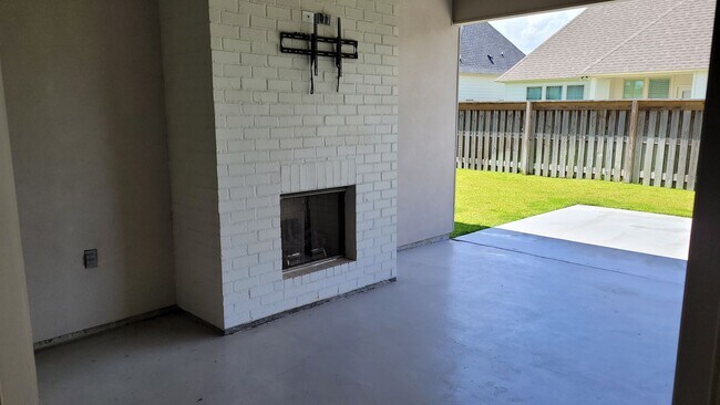 Building Photo - Beautiful 3 bedroom in Baton Rouge with bo...