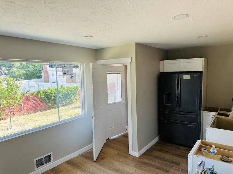 Building Photo - 19 E 1300 S