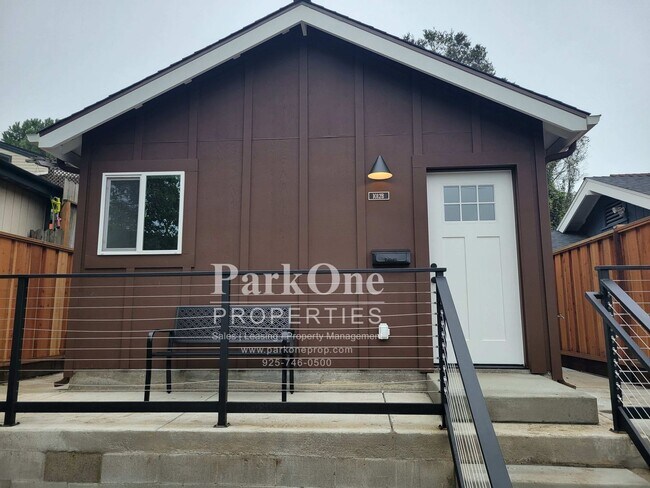 Building Photo - 1012B Merrithew Dr.