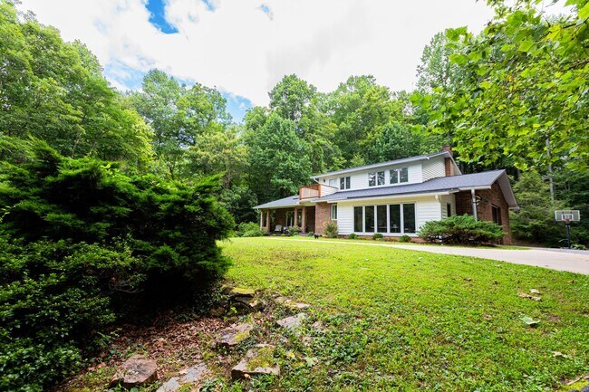 Building Photo - 26 Indian Knob Rd