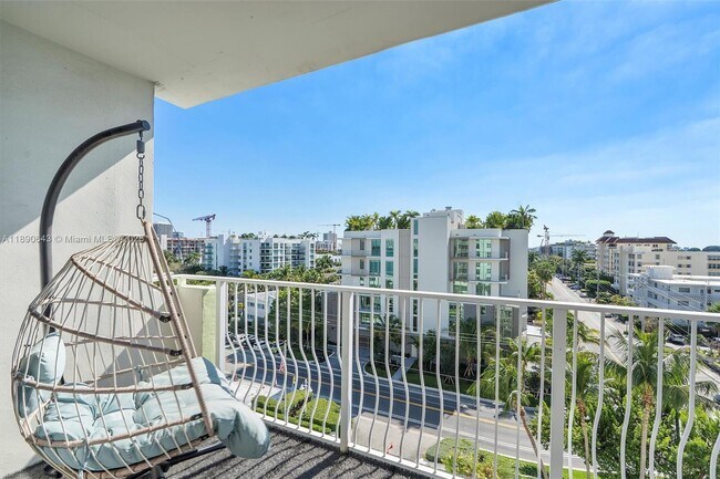 Building Photo - 10350 W Bay Harbor Dr