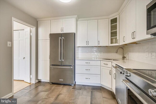 Building Photo - 6800 Fleetwood Rd