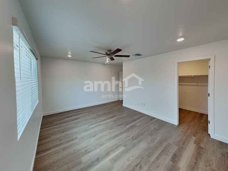 Building Photo - 9652 N Avenida Lucena