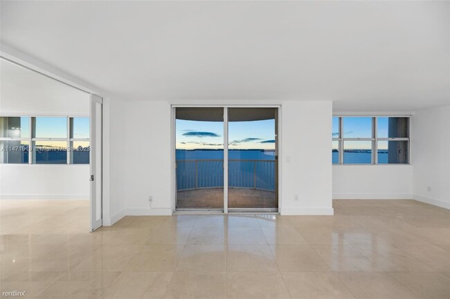 Building Photo - 3 br, 2 bath House - 1420 Brickell Bay Dr ...