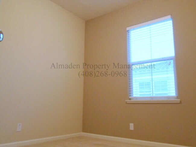 Building Photo - Pets Negotiable! Great Location near Willow Glen! Central A/C! Tri-Level Home w/ Many Upgrades!