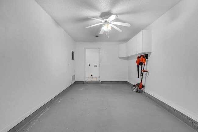 Building Photo - Charming 2 Bedroom Florida Cottage in Convenient Location!!