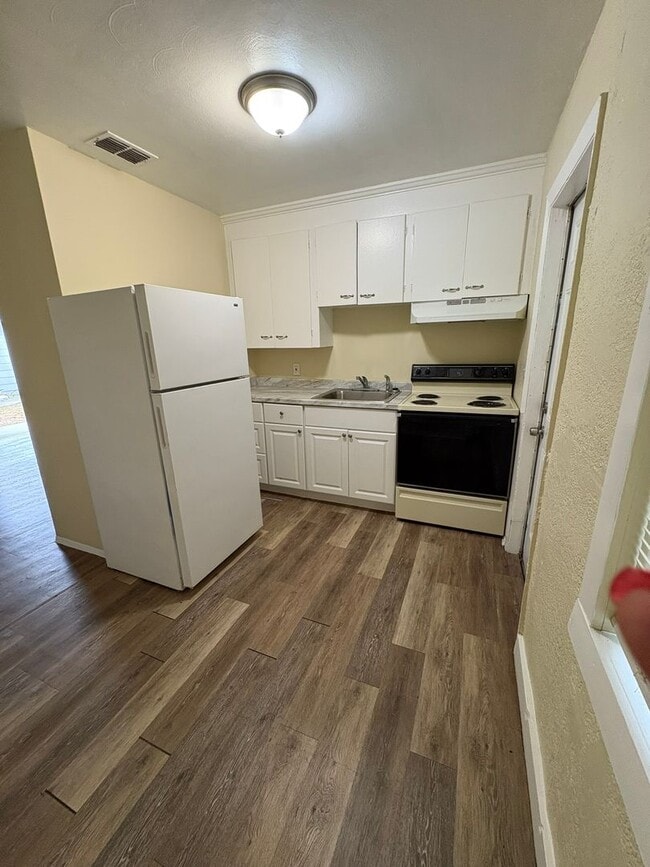 Building Photo - 1733-1735 Grove St S