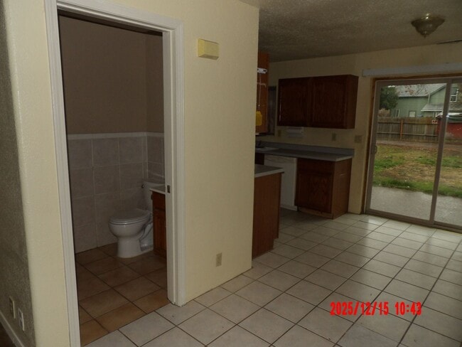 Building Photo - 3 Bedroom Duplex