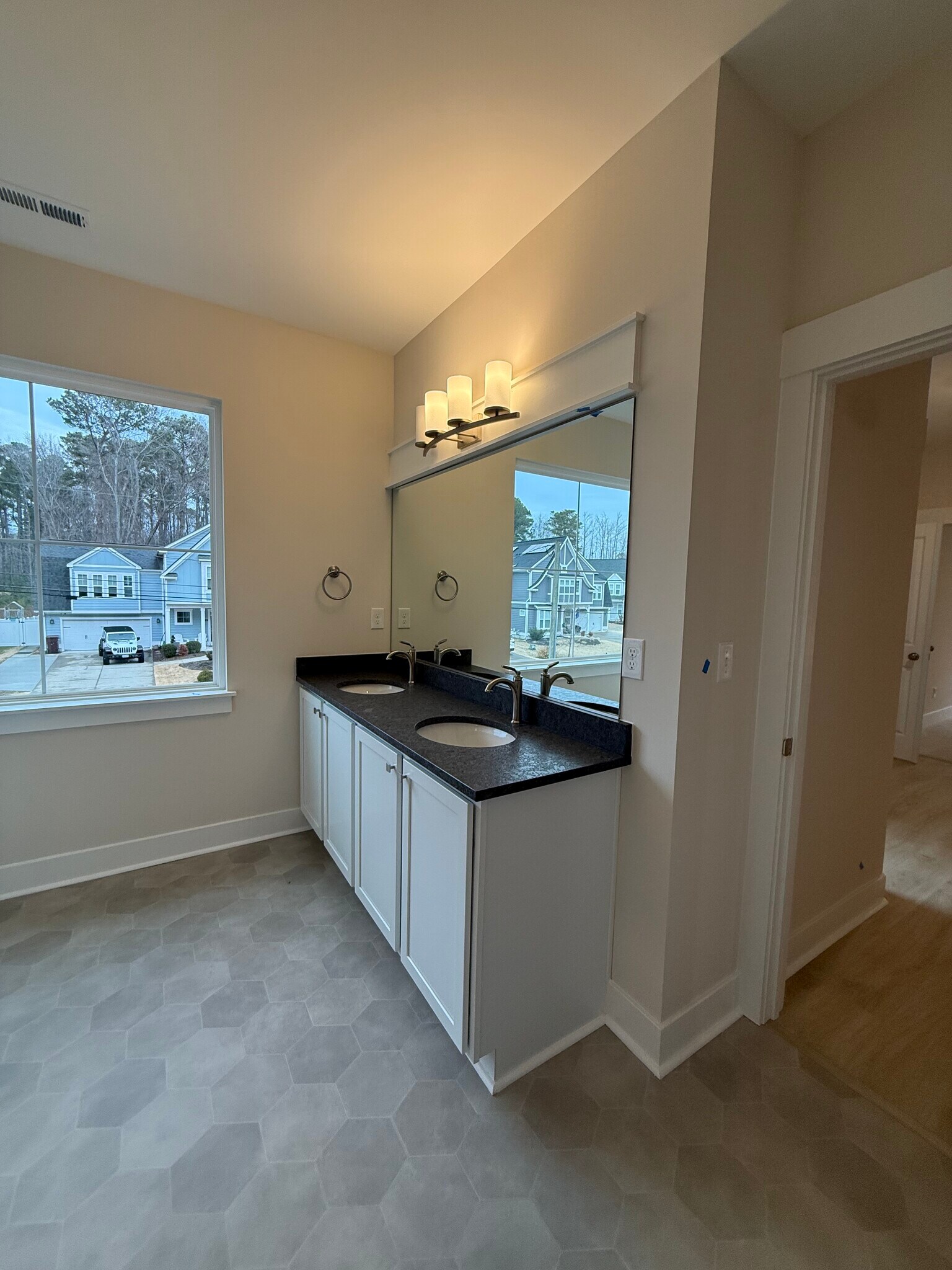 Building Photo - 2049 Burson Dr