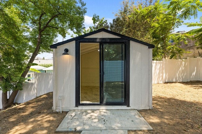 Building Photo - 1942 Chickasaw Ave