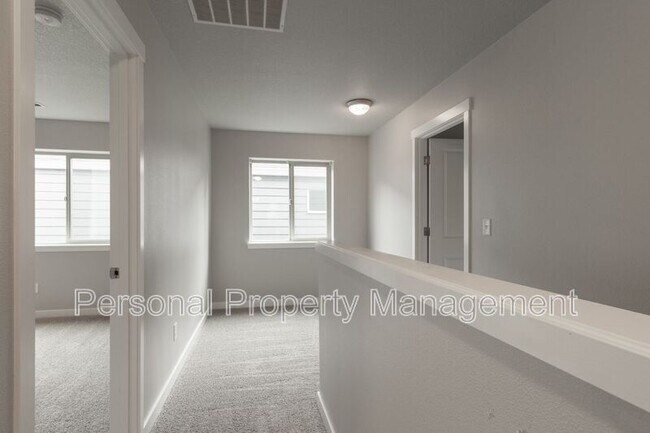 Building Photo - 5912 NE 47th St