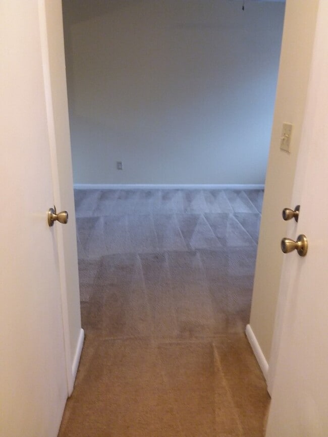 Building Photo - Two Bedroom Townhouse Near NAS Jax