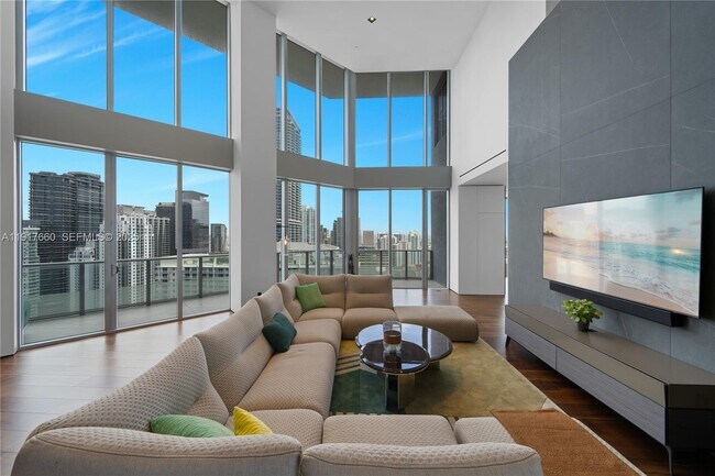 Building Photo - 1300 Brickell Bay Dr