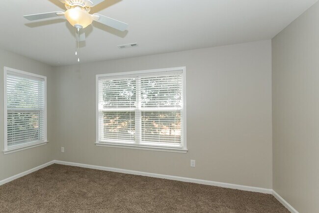 Building Photo - 30 Timber Ln