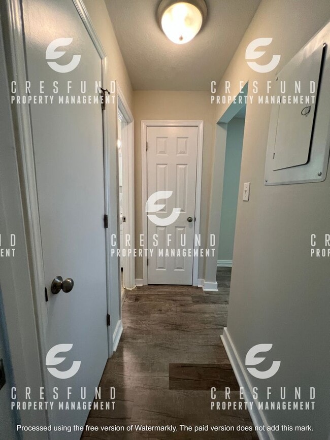 Building Photo - 2ND FLOOR Spacious & Updated 1 Bed, 1 Bath Apartment