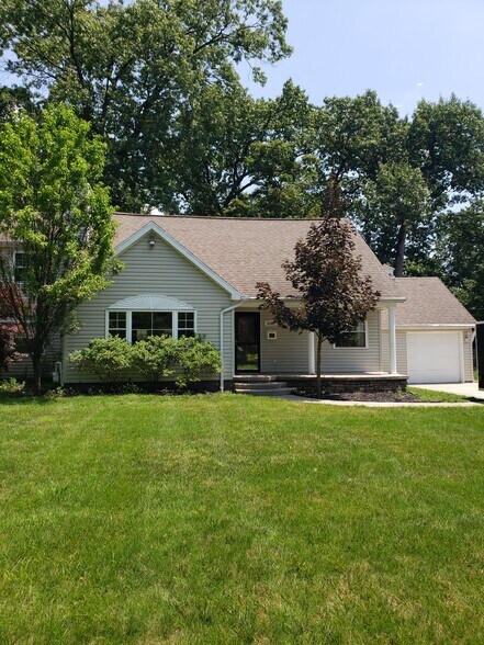 Building Photo - 3352 Van Fleet Pkwy